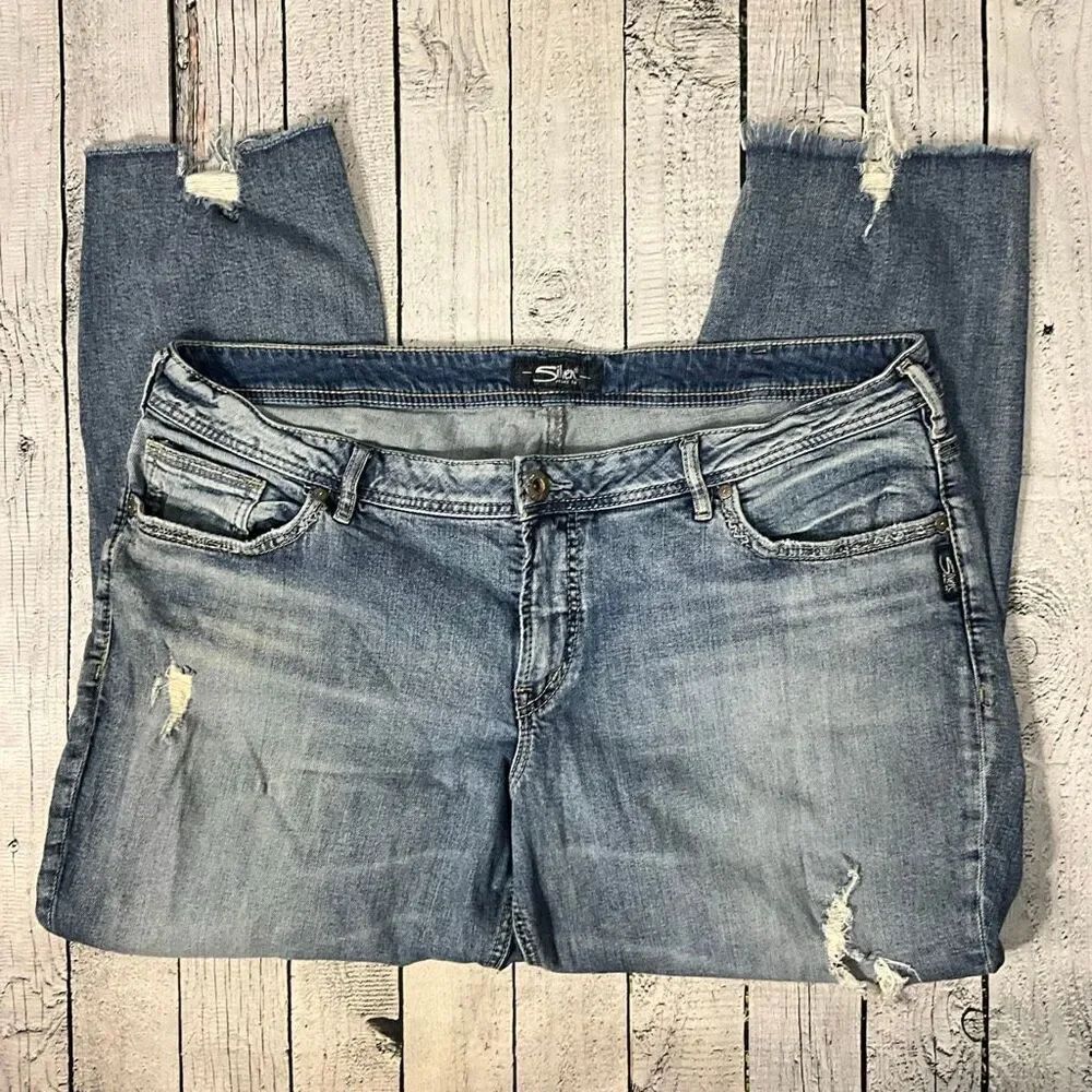 SILVER Sam Distressed Skinny Jeans